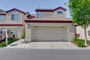 1584 Fairway Green Cir Front