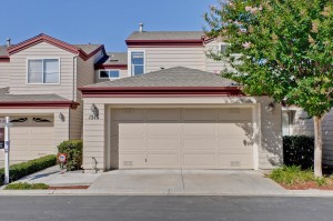 1516 Fairway Green Cir Front