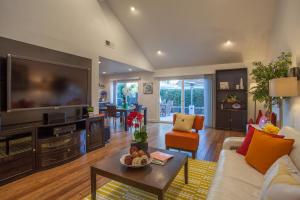 1279 Laveille Ct San Jose CA-large-005-Living Room-1500x1000-72dpi