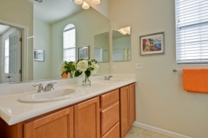 025_master-bathroom