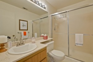 029_master-bathroom