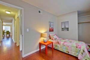 034_bedroom1