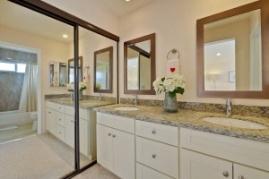 034_master-bathroom