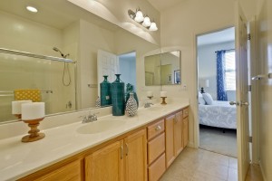 028_master-bathroom