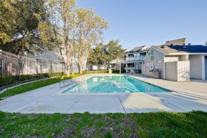 042_community-pool