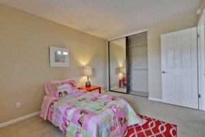 044_bedroom
