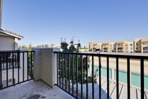 049_balcony
