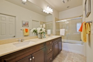 032_master-bathroom