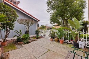 007_Front Patio