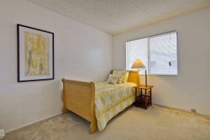 042_Bedroom