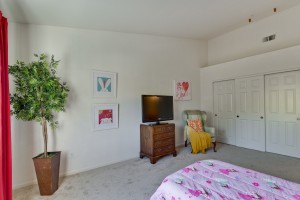 042_Bedroom